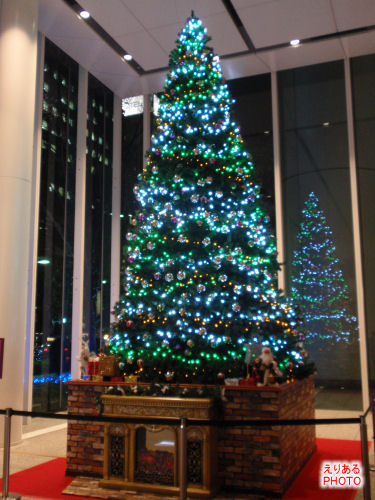 2009年のパシフィックセンチュリープレイス丸の内のクリスマスツリー