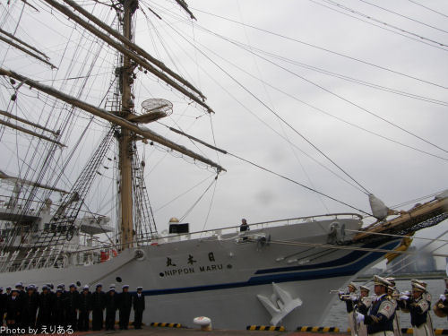 帆船「日本丸」の入港歓迎セレモニー