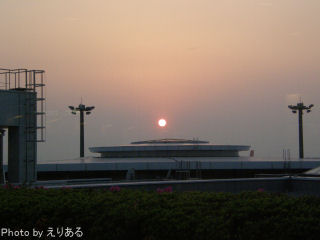 成田空港から見た夕日
