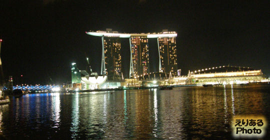 総合リゾート「マリーナ・ベイ・サンズ」シンガポールの夜景
