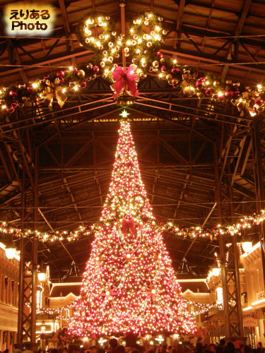東京ディズニーランド クリスマス・ファンタジー　ワールドバザールのクリスマスツリー（夜）