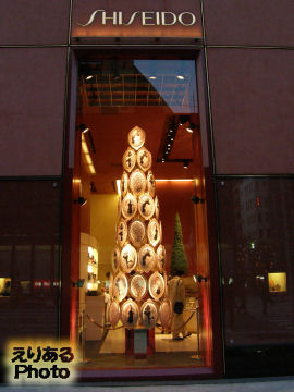 東京銀座資生堂ビルのクリスマスツリー