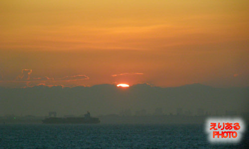 東京湾アクアラインでの夕陽