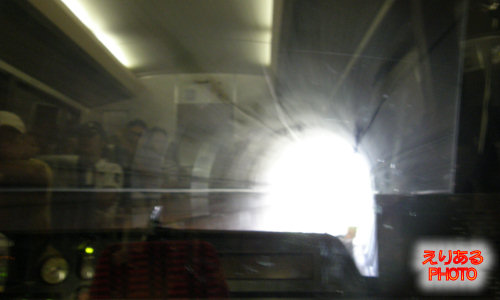 伊豆急リゾート21EX黒船電車の車窓から、トンネル内