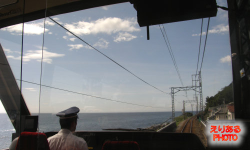 伊豆急リゾート21EX黒船電車の車窓から、片瀬白田駅から伊豆稲取駅の間