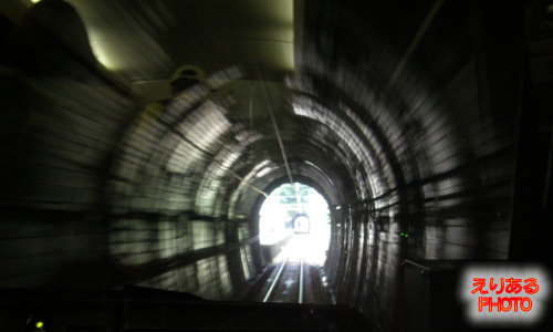 伊豆急リゾート21EX黒船電車の車窓から、トンネル
