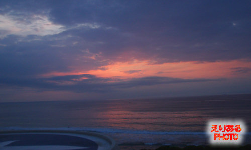 下田プリンスホテルで見た朝陽がのぼる前の東の空