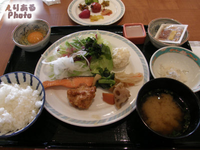 琴平グランドホテル桜の抄の朝食はバイキングスタイル、和食系でとってみました