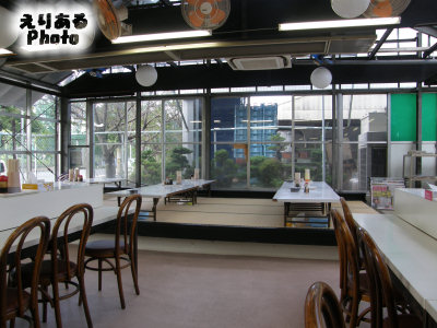 宮武讃岐製麺所 本社店舗「まごころ」の店内