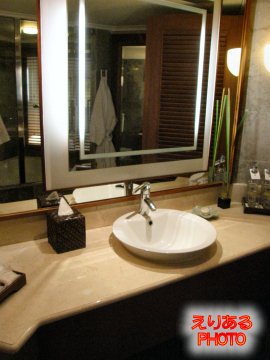 ザ・ラグーナ・リゾート＆スパ、ヌサドゥア、バリ（THE LAGUNA A LUXURY COLLECTION RESORT） 宿泊した部屋 洗面所