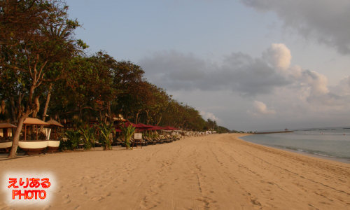 ホテルの前のビーチ