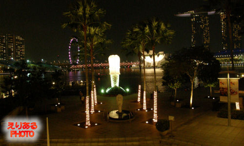 マーライオンパーク、夜のマーライオンとちびマーライオンとマリーナ・ベイ・サンズとシンガポール・フライヤーと
