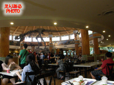 ディスカバリー・フードコート（Discovery Food Court）レストラン内＠ユニバーサル・スタジオ・シンガポール（Universal Studios Singapore）