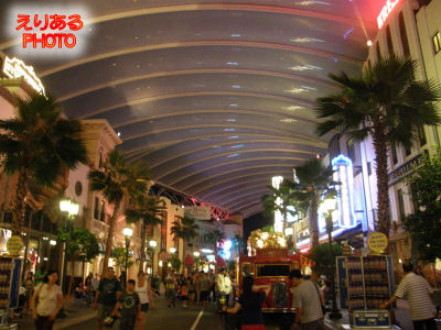 夜のハリウッド（Hollywood）ゾーン＠ユニバーサル・スタジオ・シンガポール（Universal Studios Singapore）