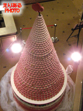 2011年帝国ホテルのマカロンタワーのクリスマスツリー
