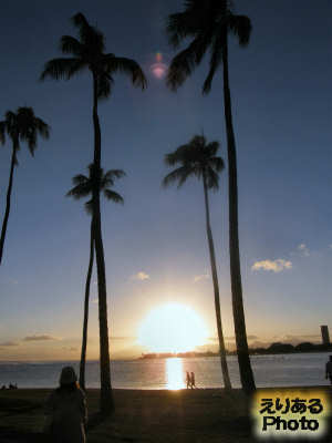 ハワイの夕陽、アラ・モアナ州立保養地にて