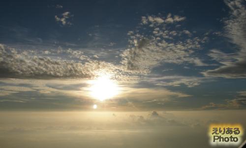 飛行機から見た夕陽