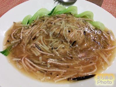 中国家庭料理　菜工房　大皿料理のコース料理　青梗菜とふかひれの醤油煮込み