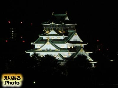 ホテルニューオータニ大阪から見たライトアップされた大阪城