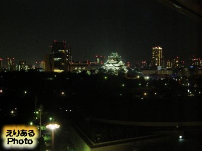 ホテルニューオータニ大阪から見たライトアップされた大阪城