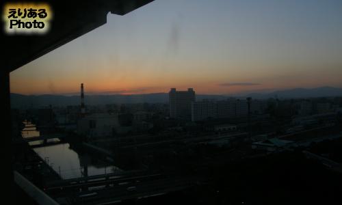 ホテルニューオータニ大阪から見た朝焼け