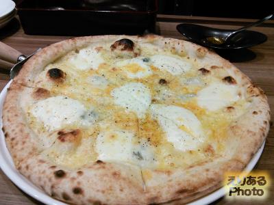 クアトロフォルマッジ（４種のチーズのpizza）＠俺のイタリアン　TOKYO