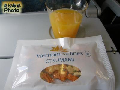 飲み物とおかき＠ベトナム航空