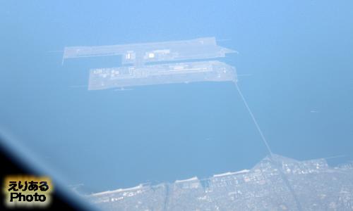 飛行機から見た関西空港