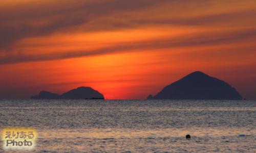 ベトナム・ニャチャンのビーチから見た朝焼け２０１６