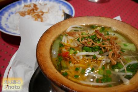 旨辛！鶏とレモングラスの土鍋そば＠KHANHのベトナムキッチン 銀座999