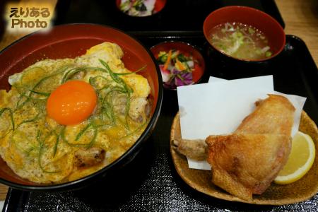 ひな鶏の素揚げセット 山椒親子丼＠鶏味座 京橋エドグラン店
