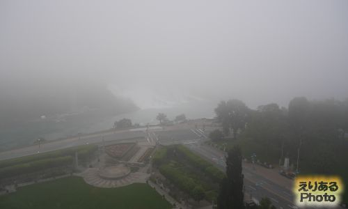 ナイアガラ　霧の朝