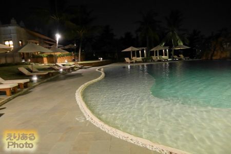 夜のPulchra Resort Da Nang（フルクラ・リゾート・ダナン）