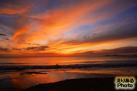 ベトナム・ダナン、ビーチから見た朝陽