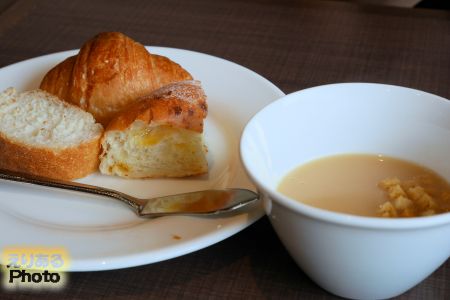 日替わりランチのスープとパン＠ステーキハウス フォルクス豊洲店