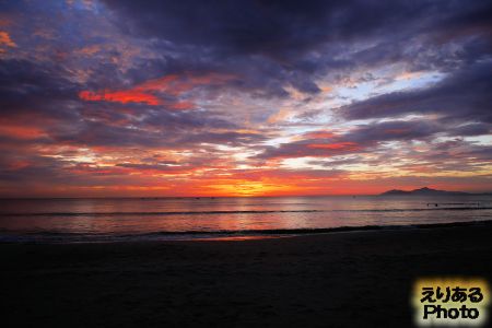 ビーチから見た朝陽、ベトナム・ダナン