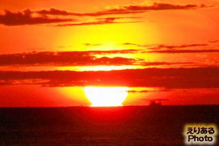 ビーチから見た朝陽、ベトナム・ダナン