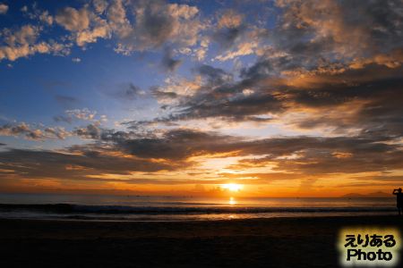ベトナム・ダナン　ビーチから見た朝陽