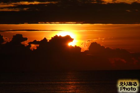 ベトナム・ダナン　ビーチから見た朝陽